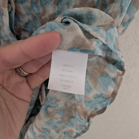 Talbots 100% Silk Watercolor Blue Button Blouse Size 4 - Picture 4 of 6